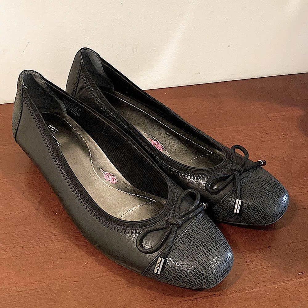 Ros Hommerson Tasha Black Sheep Leather Iquana Flat Dress shoe, 8.5 like new